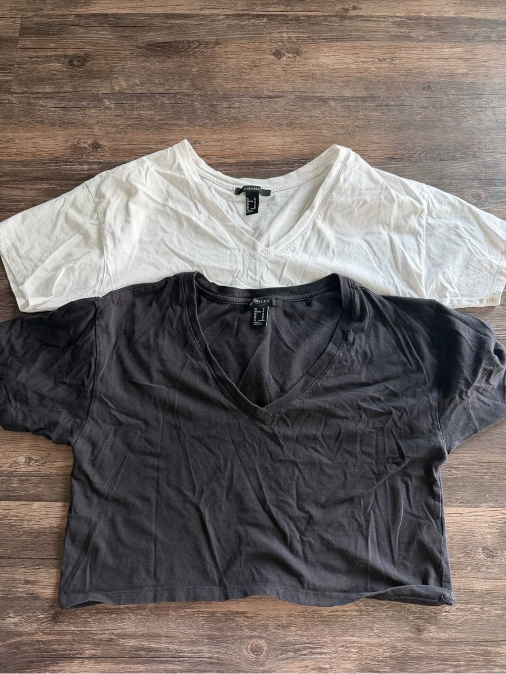 Forever 21 Women's V-Neck Crop Tops - White and Black